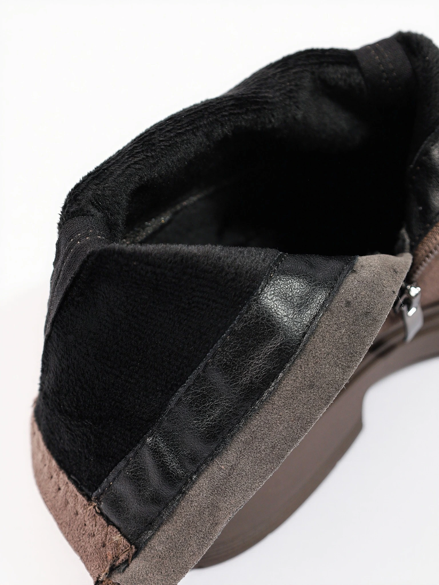 Ботинки серого цвета на низком каблуке